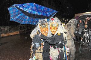 Auch die Hexen setzten auf Regenschirme – wenn auch bei weitem nicht alle.  Foto: Thomas Fritsch