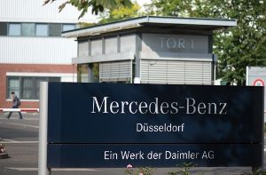 Die IG Metall befürchtet den Abbau von bis zu 1800 Stellen im Düsseldorfer Sprinter-Werk der Daimler AG. Foto: dpa