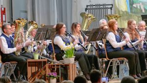 Der Musikverein Döggingen unterhält das Publikum mit einem kurzweiligen Palmkonzert in der Gauchachhalle. Foto: Rainer Bombardi
