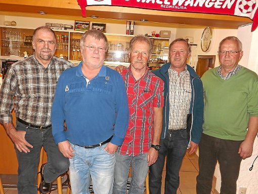 Neue Ehrenmitglieder  (von links): Walter Gauß, Rainer Fischer, Otto Frey, Wolfgang Haller und Rolf Fischer   Foto: SG Hallwangen Foto: Schwarzwälder-Bote