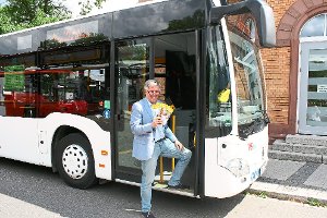 Gerhard Mager sucht den Busfahrer des Jahres.  Foto: Schück