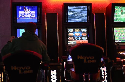 Von allen Glücksspielen am problematischsten: das Glücksspiel am Automaten. Foto: dpa