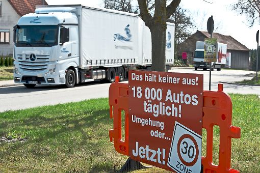 Solche Tafeln machen in Neukirch auf die Ziele der BI-Initiatoren  aufmerksam. Foto: Moritz