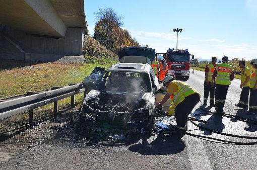 Der Subaru brannte völlig aus und es entstand Totalschaden in Höhe von etwa 7000 EUR. Foto: Bartler-Team