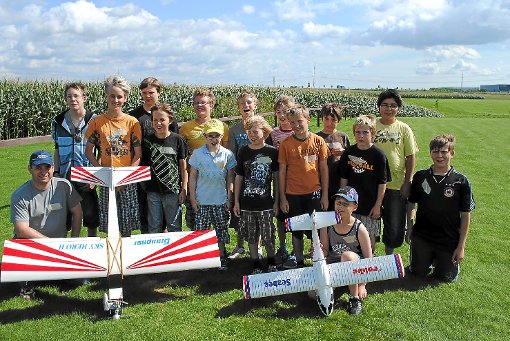 Beim Ferienprogramm auf dem Ergenzinger Modellflugplatz hatten die Kinder viel Spaß.. Foto: Baum Foto: Schwarzwälder-Bote