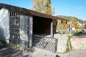 Die Aussegnungshalle auf dem Haiterbacher Friedhof wird mit einer freistehenden Halle erweitert. Foto: Fritsch Foto: Schwarzwälder-Bote
