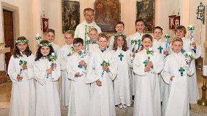 In einem feierlichen Gottesdienst haben 14 Kinder aus Dotternhausen ihre erste heilige Kommunion empfangen. Foto: Privat