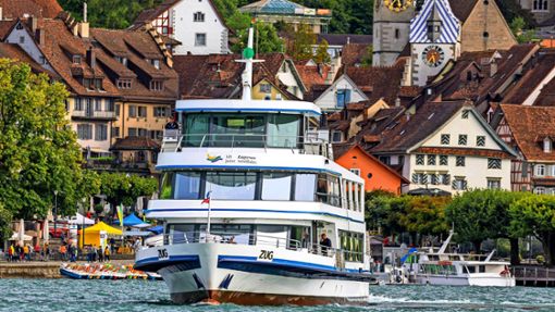 Die Stadt Zug am Zuger See und der umgebende Kanton sehen bieder aus, sind aber sehr, sehr reich. Foto: imago//Andreas Haas