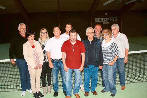 Die Führungsmannschaft der Tennisabteilung Walddorf nach den Wahlen  Foto: Köncke Foto: Schwarzwälder-Bote