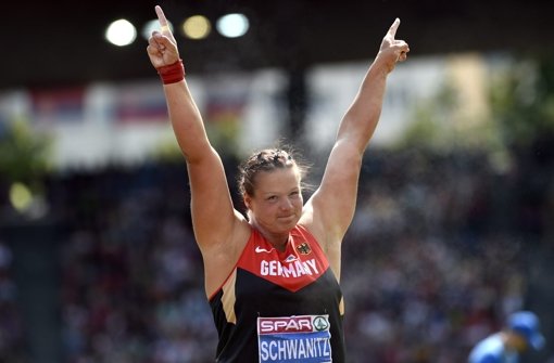 Mit 19,90 Metern zu Gold: Christina Schwanitz freut sich über den Sieg beim Kugelstoßen bei der Leichtathletik-EM. Foto: dpa