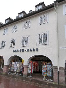 Seit vielen Jahren ist das Fachgeschäft Papier Haas am Marktplatz ansässig. Ende Februar 2017 wird es geschlossen. Foto: Breitenreuter
