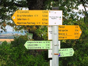Albvereins-Mitglieder haben in den vergangenen Monaten sieben  Wanderwege neu beschildert. Foto: Gemeinde Foto: Schwarzwälder-Bote