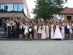 55 Zehntklässler der Reuchlin Realschule  Bad Liebenzell erhielten das Zeugnis der Mittleren Reife. Foto: Frommann Foto: Schwarzwälder-Bote