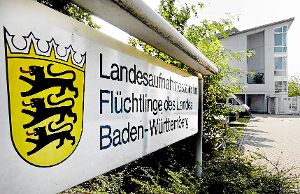 Die zentrale Aufnahmestelle des Landes Baden-Württemberg in Karlsruhe muss immer mehr Asylbewerber auf die Landkreise umverteilen; auch der Zollernalbkreis verbucht Spitzenzahlen.   Foto: Deck