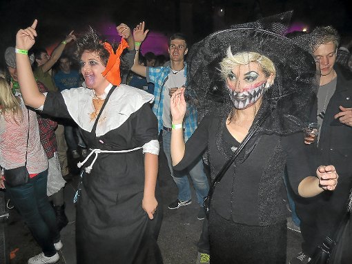 Rund 3500 Besucher kamen zur großen Halloween-Party in den Schwenninger Messehallen. Dies soll nicht die letzte Großveranstaltung gewesen sein. Foto: Bombardi