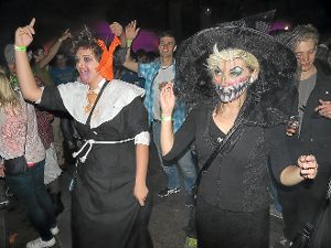 Rund 3500 Besucher kamen zur großen Halloween-Party in den Schwenninger Messehallen. Dies soll nicht die letzte Großveranstaltung gewesen sein. Foto: Bombardi