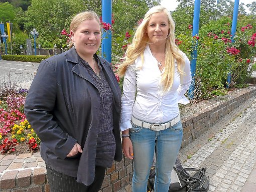 Gut vorbereitet und selbstbewusst präsentierten sich Anne Kathrin Schmid (links) und Susanne Köppe schon vor ihren Tätigkeitsberichten gegenüber dem Gemeinderat. Foto: Eitel Foto: Schwarzwälder-Bote