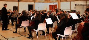 Das Jugendsinfonieorchester mit seinem Leiter Michael Berner bei Proben in Norwegen.  Fotos: Kienzler Foto: Schwarzwälder-Bote