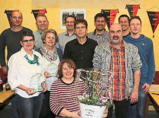 Langjährige Mitglieder des SV Schönbronn wurden bei der Hauptversammlung im Sportheim ausgezeichnet.  Foto: Priestersbach Foto: Schwarzwälder-Bote