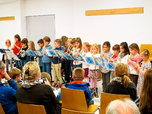 Ensembles der Jugendmusikschule sind in Jungingen aufgetreten. Die Blockflötengruppe von Susanne Jaggy und das Saxophonensemble von Alexander Deines wurden lebhaft beklatscht.  Fotos: Ertl Foto: Schwarzwälder-Bote