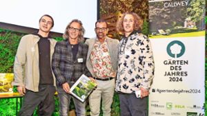Falk und Jochen Thomann, Klaus Ploberger und Jonas Thomann (von links) freuen sich über die Auszeichnung. Foto: PJK