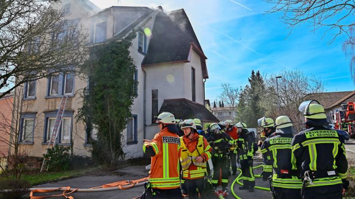 Feuer bricht in Wohnhaus in der Ortsmitte aus