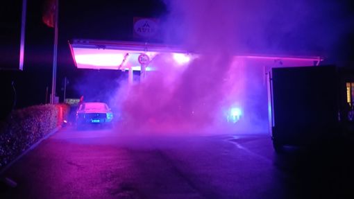 Viel Rauch um nichts? Der vermeintliche Polizeieinsatz bei der Tankstelle in Kniebis hat einen harmlosen Hintergrund. Foto: Stefan Wagner