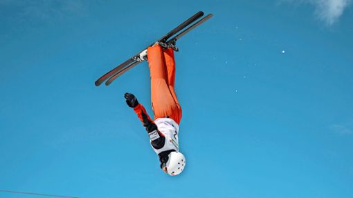Auch im kommenden Winter will sich Emma Weiß wieder auf ihren Skiern durch die Lüfte schwingen – unter anderem bei den Weltmeisterschaften in St. Moritz. Foto: Anya Censi
