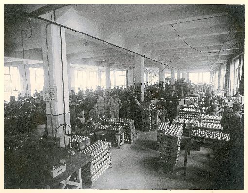 Zünderproduktion in den Uhrenfabriken Gebrüder Junghans im Ersten Weltkrieg Fotos: Stadtarchiv Foto: Schwarzwälder-Bote