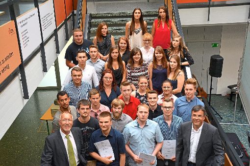 Den insgesamt  128 Absolventen der Kaufmännischen Berufsschule in Donaueschingen wurden  sieben Lobe und 25 Preise überreicht.  Foto: Naiemi Foto: Schwarzwälder-Bote