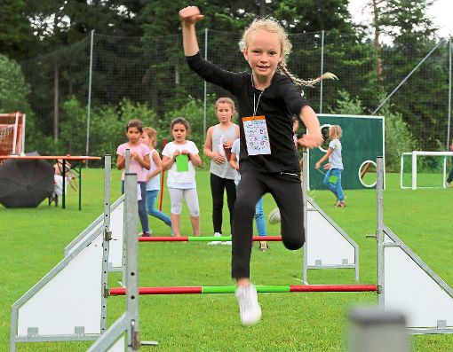 Sport, Spiel und Spaß standen   bei der Kinder-Olympiade der Emminger Sportfreunde auf dem Programm. Foto: Priestersbach Foto: Schwarzwälder-Bote