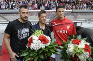 Wie Timo Gebhart haben sich auch Stefano Celozzi und Khalid Boulahrouz (von links) vom VfB Stuttgart verabschiedet. Foto: dapd