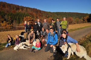 Eine Herbstwanderung haben die  Hundefreunde im Schmeiental unternommen. Foto: Conzelmann Foto: Schwarzwälder-Bote