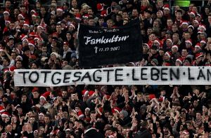 Die Fans protestieren weiterhin gegen das neue Sicherheitskonzept des DFL Foto: Pressefoto Baumann