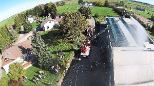 Die Hauptübung der Feuerwehr Fluorn-Winzeln  von oben – aufgenommen mit einer Drohne. Foto: Moosmann Foto: Schwarzwälder-Bote