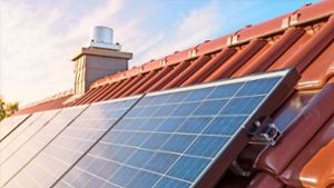 Die Gemeinde Dauchingen fördert die Installation von Photovoltaik-Anlagen auf den Dächern Dauchinger Gebäude. Foto: © tl6781 – stock.adobe.com