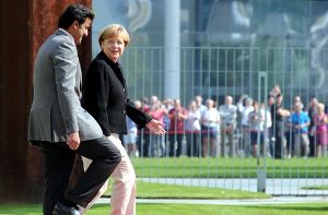 Bundeskanzlerin Angela Merkel empfängt vor dem Bundeskanzleramt in Berlin den Emir von Katar, Scheich Tamim Bin Hamad al-Thani. Foto: dpa