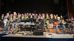 Konzert in der Schwarzwaldhalle: Baiersbronner Popchor singt zu rockigem Sound