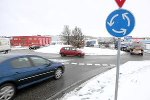 Zu eng für Lastwagen: der letzte Kreisel Richtung Autobahn am Neuen Markt in Villingen. Foto: Reutter