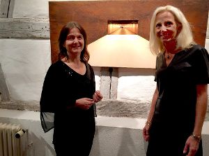 Franziska Schemel (links) und Heidrun Bucher-Schlichtenberger bei der Vernissage Foto: Tahir Foto: Schwarzwälder-Bote