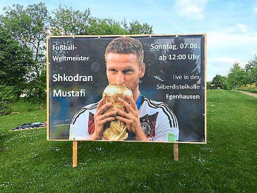 In Ebhausen fiebert  man  schon dem  Besuch von Weltmeister Shkodran Mustafi entgegen. Fotos: Hammer Foto: Schwarzwälder-Bote