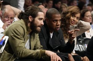 Jay-Z (Mitte) greift mit Stars wie Madonna an seiner Seite Spotify und andere Musik-Flatrates an. (Archivfoto) Foto: dpa