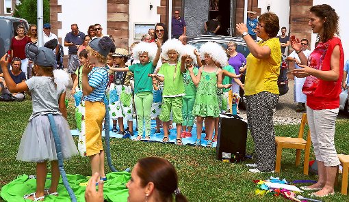Zahlreiche Besucher wohnten den Sommerfestspielen der Kindergartenkinder aus Herz-Jesu in Lützenhardt bei.  Foto: Wagner Foto: Schwarzwälder-Bote
