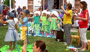 Zahlreiche Besucher wohnten den Sommerfestspielen der Kindergartenkinder aus Herz-Jesu in Lützenhardt bei.  Foto: Wagner Foto: Schwarzwälder-Bote