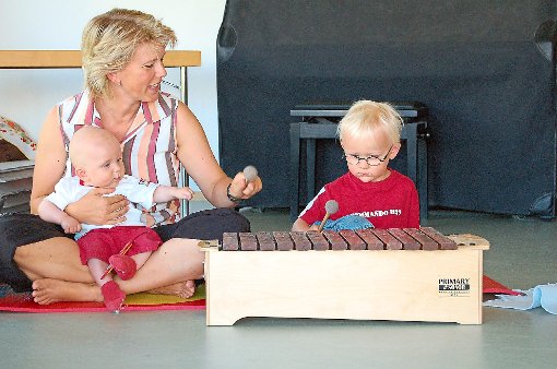 Den Kurs Musik für Eltern und Babys bietet die Calwer Schule im alten Igelslocher Rathaus an.  Foto: Weber Foto: Schwarzwälder-Bote