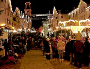 Die Vorweihnachtszeit naht: Für Hechingen im Lichterglanz und Sternlesmarkt läuft die Anmeldefrist bald ab.  Foto: Archiv