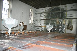 Während der Innenrenovierung ist alles fein säuberlich verhüllt worden. Archiv-Foto: Danner Foto: Schwarzwälder-Bote