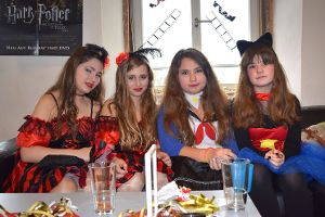 Diese vier Mädchen haben sich zur KiJu-Party am Schmotzigen hübsch verkleidet. Foto: Zelenjuk Foto: Schwarzwälder-Bote