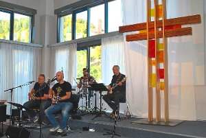 Mit Liedern wie Befreit durch deine Gnade gestaltete die Band One Way Home den Bezirksnachmittag der LGV Bezirk Bad Liebenzell lebendig und ermutigend.  Foto: Fisel Foto: Schwarzwälder-Bote