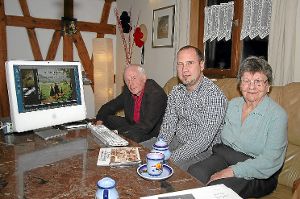 Ansgar Barth (von links), Jean-Philippe Naudet und Waltrud Heinemann sind stolz auf ihr Hasemann-Buch. Foto: Neumann
